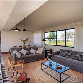 4 bedroom villa with pool near Noto, sleeps 8